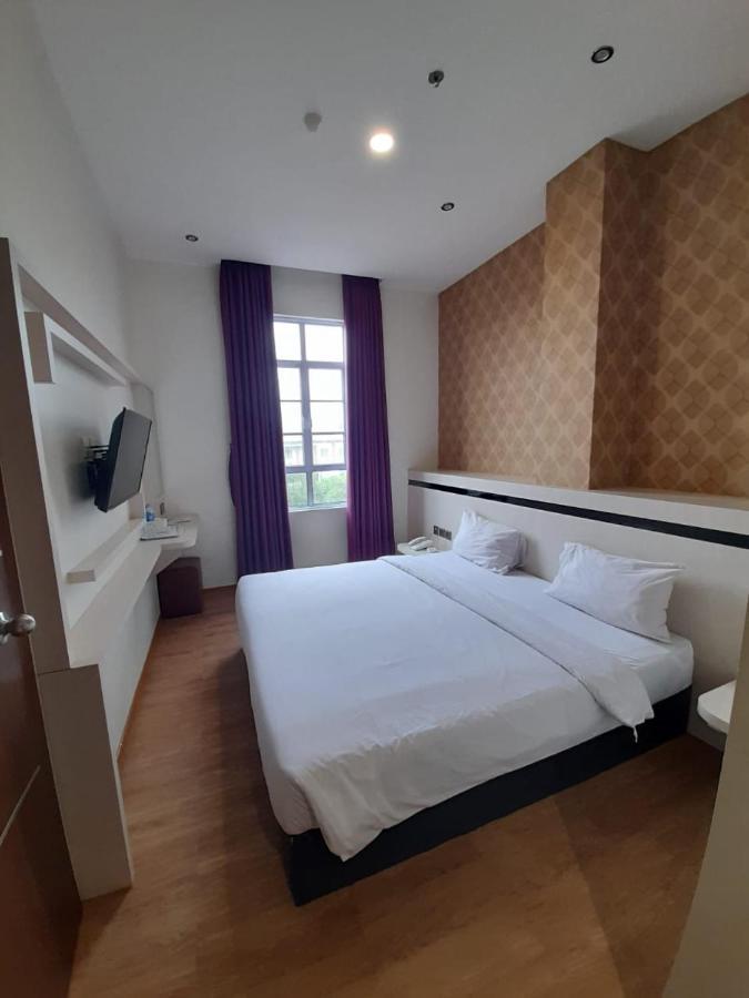 Blitz Hotel Batam Centre Ngoại thất bức ảnh