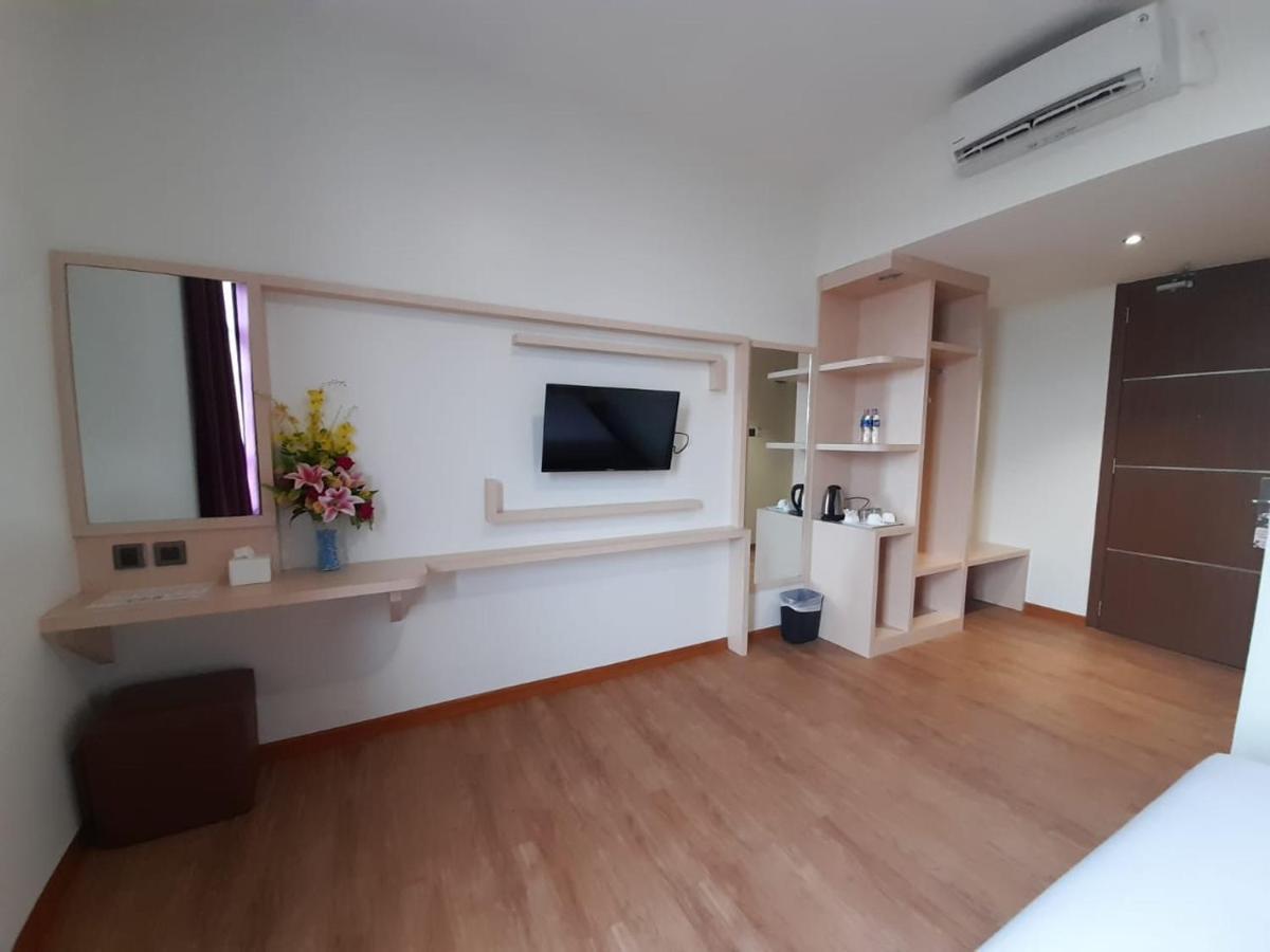 Blitz Hotel Batam Centre Ngoại thất bức ảnh